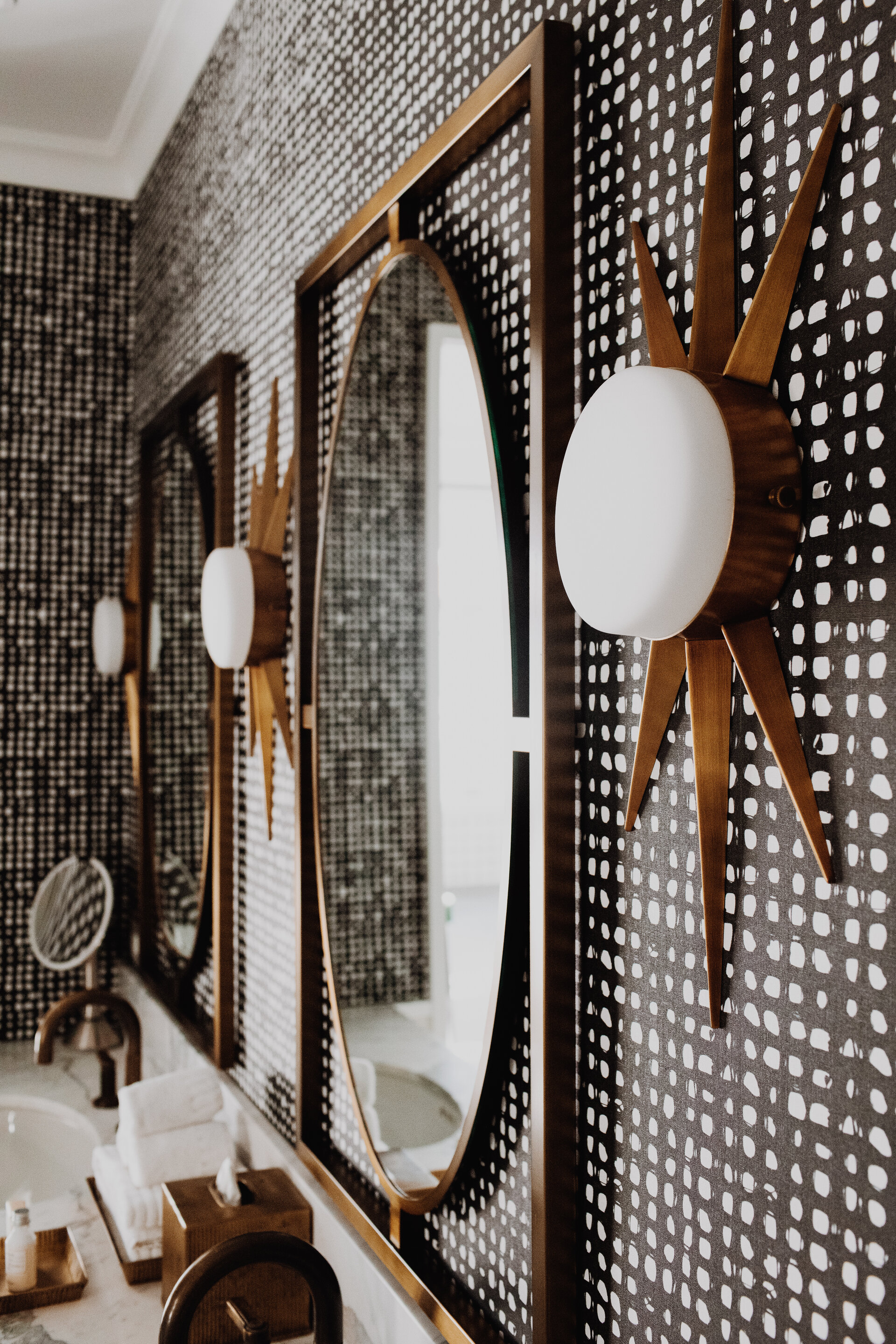 bathroom vanity mirrors and lighting